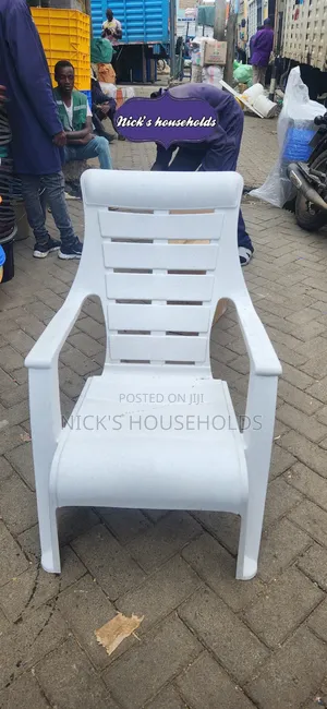 Marle White Plastic Chairs ( Relaxing Plastic Chairs)