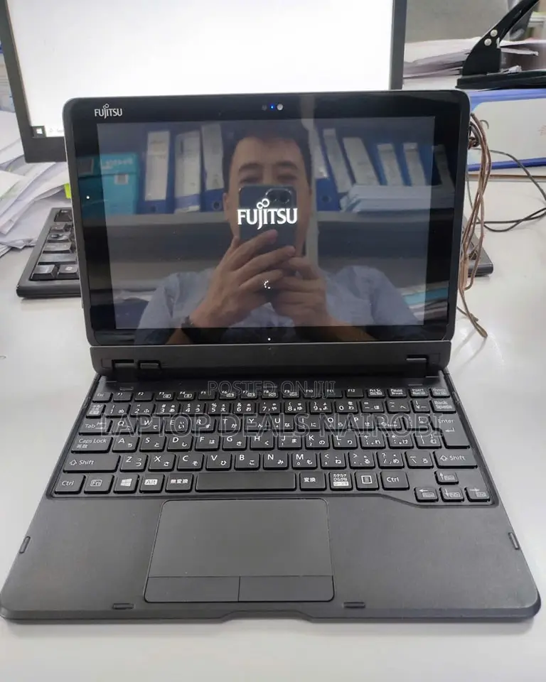 Laptop Fujitsu 4GB Intel Atom SSD 128GB