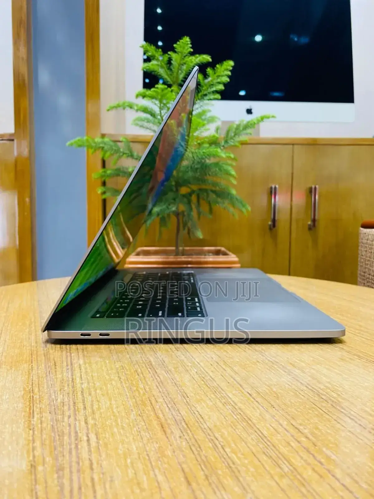 Laptop Apple MacBook Pro 2016 16GB Intel Core I7 SSD 512GB