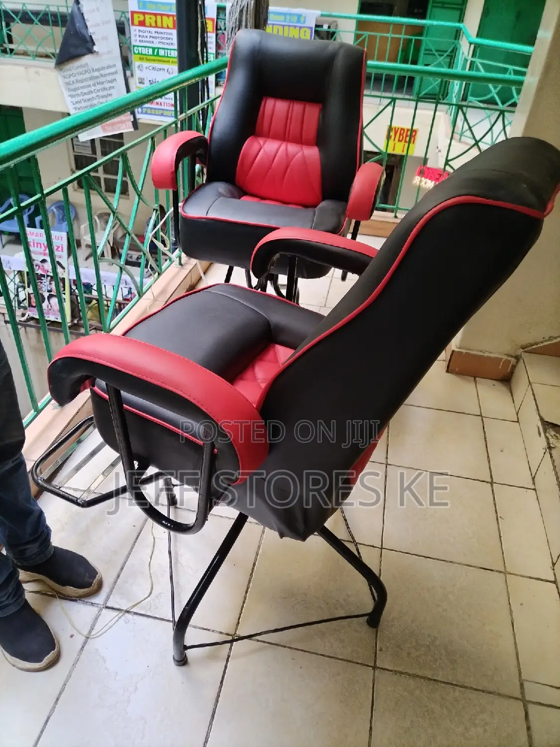 Simple Locally Comfortable Barber Chair