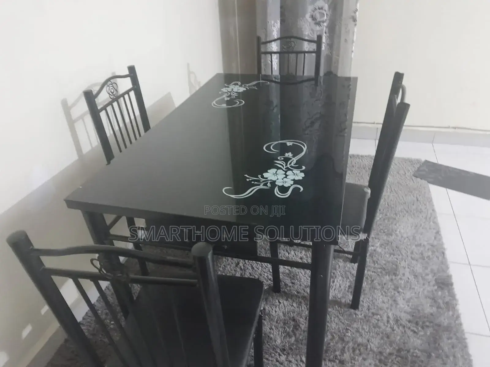 4 Sitter Dinning Table