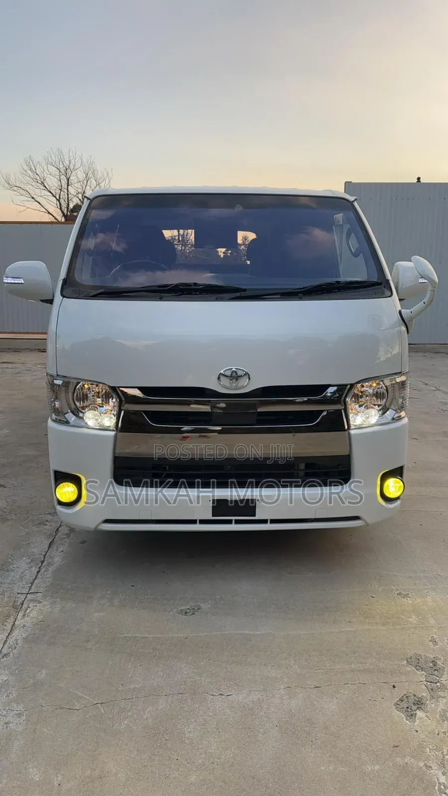 Toyota HiAce 2019 White