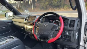 Toyota HiAce 2019 White