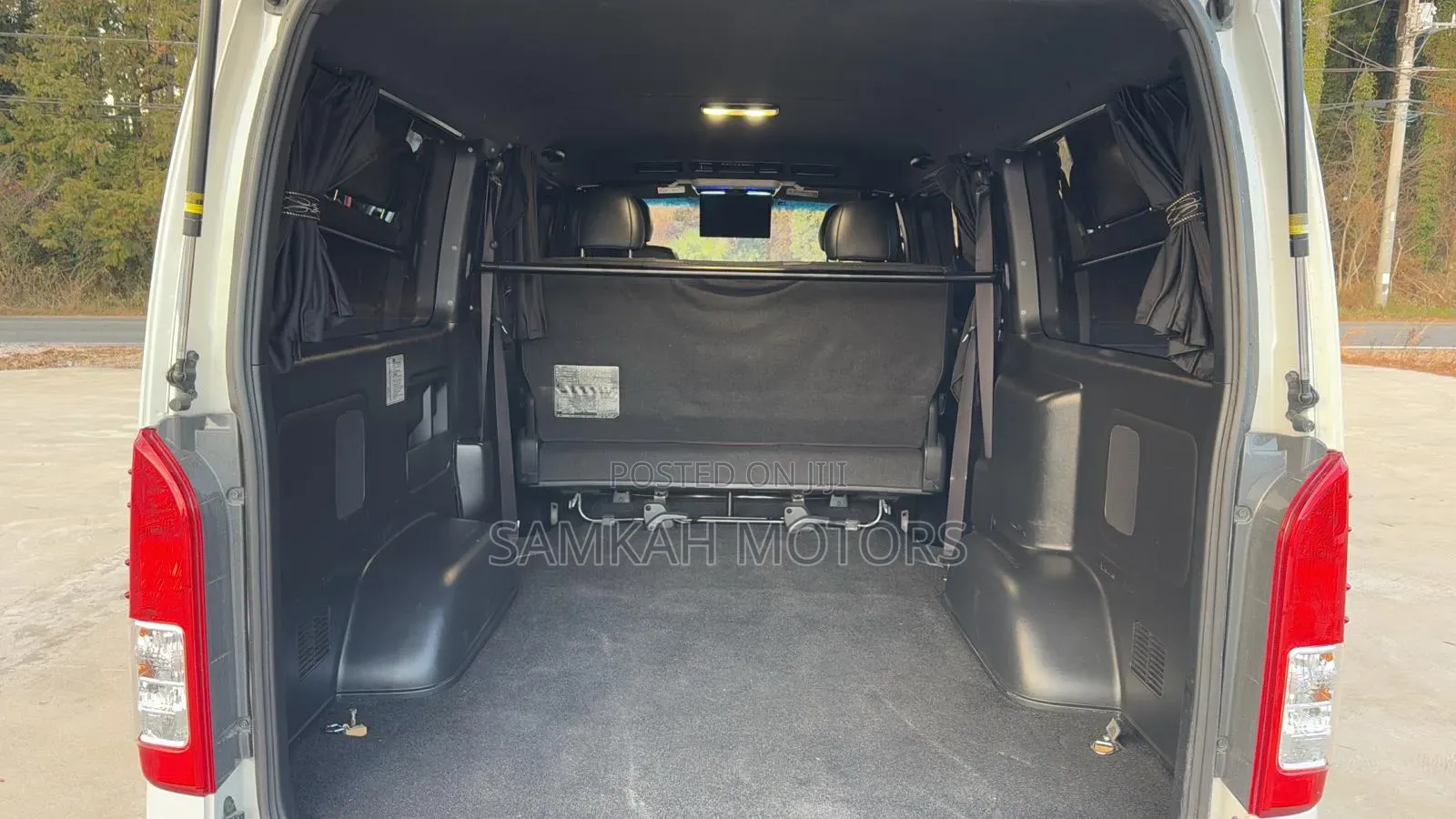 Toyota HiAce 2019 White