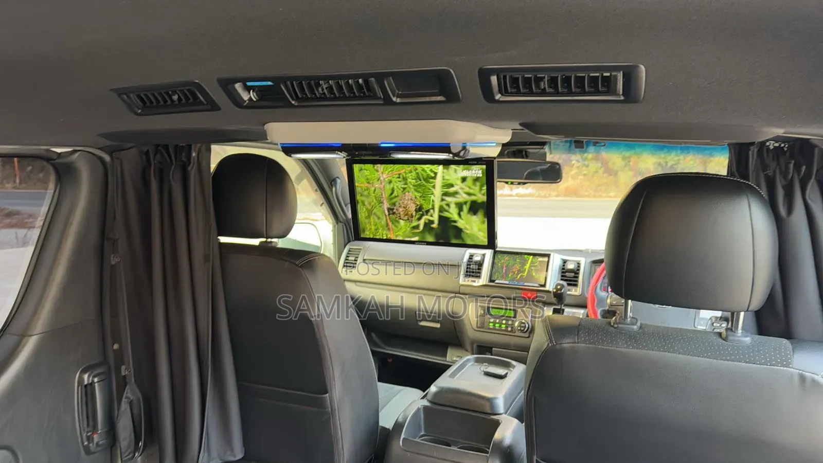 Toyota HiAce 2019 White