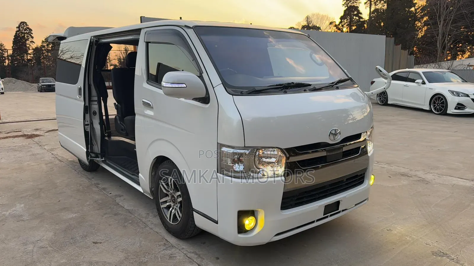 Toyota HiAce 2019 White