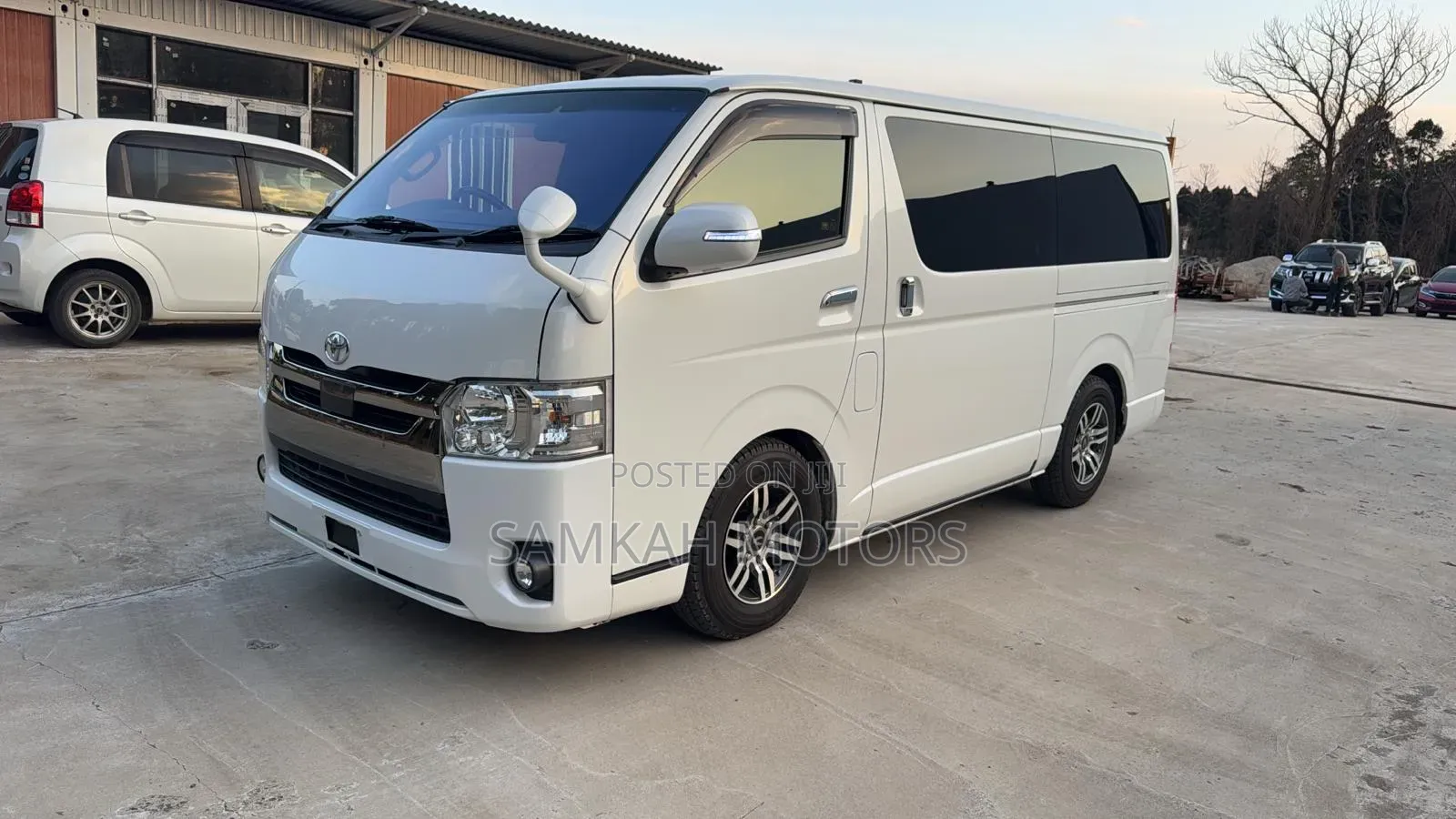 Toyota HiAce 2019 White