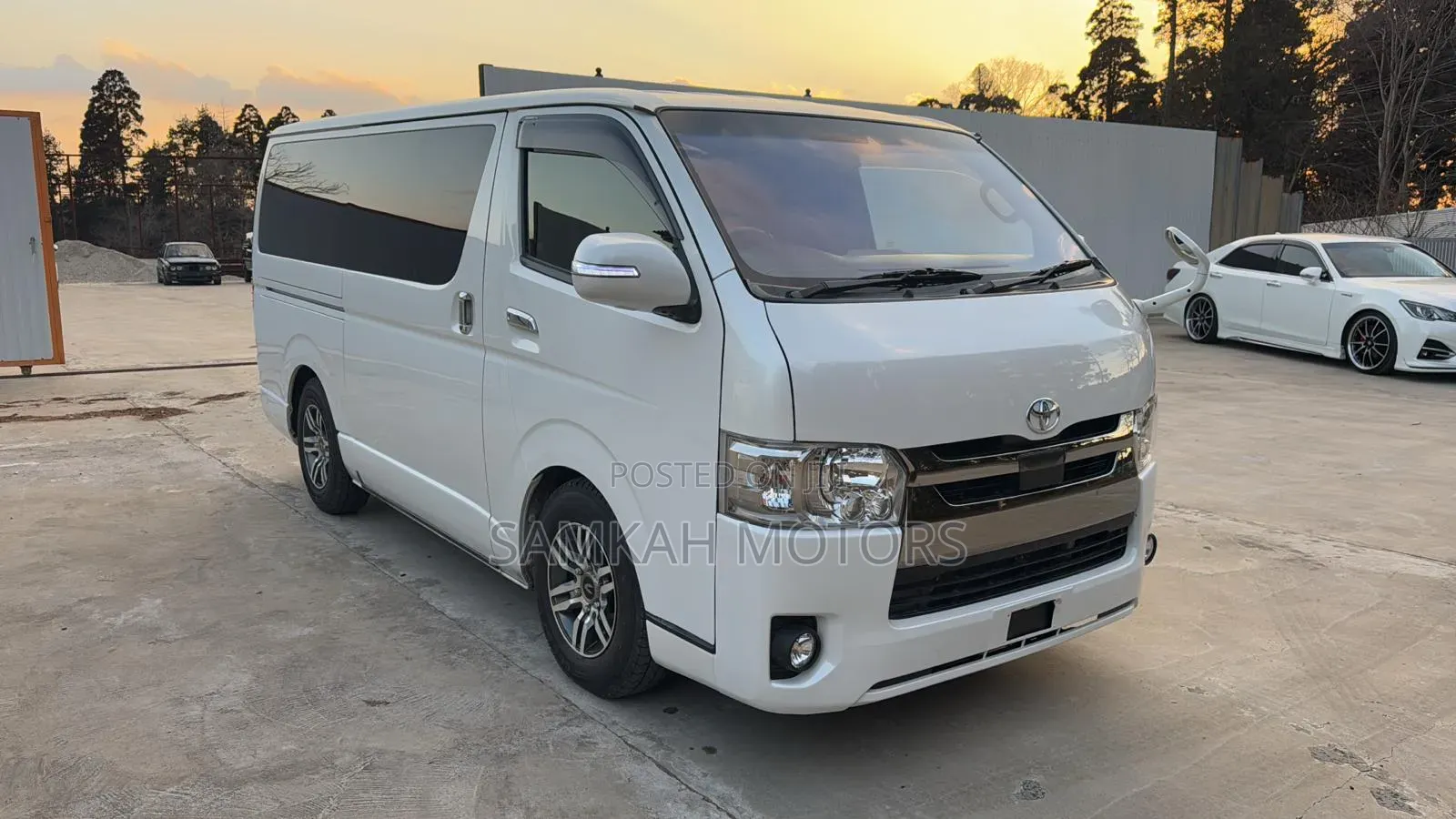 Toyota HiAce 2019 White