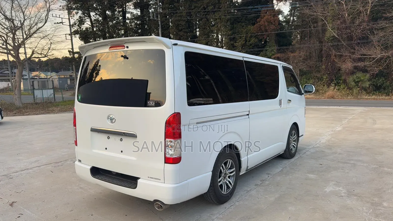 Toyota HiAce 2019 White