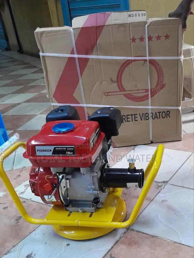 Pioneer Gasoline Engine Vibrator Witb a Poker 7.5hp - main view