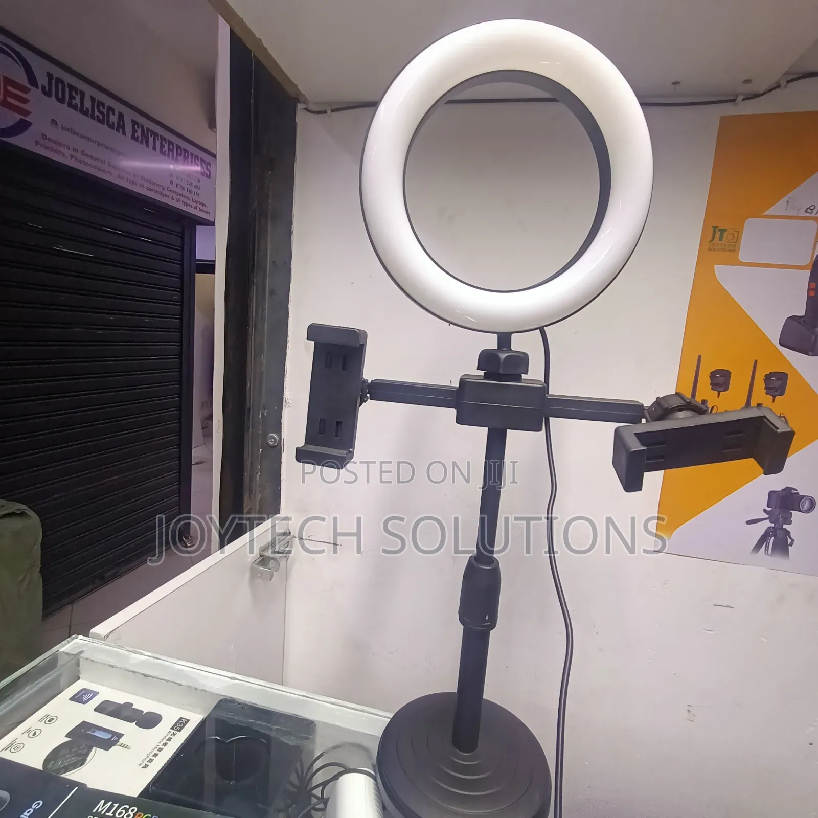 Table Stand Phone Holders With a Ring