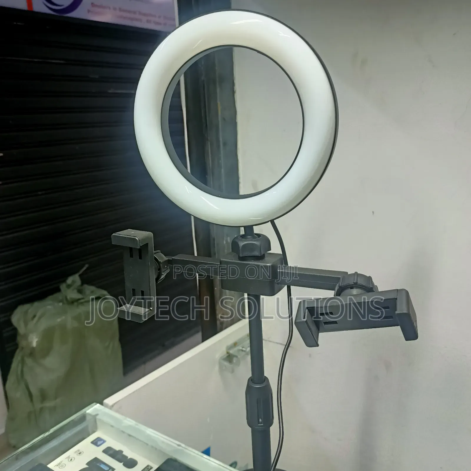 Table Stand Phone Holders With a Ring