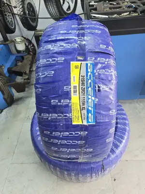 315/40r21 Accelera Tire