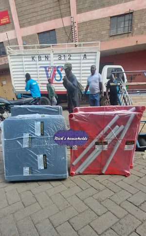 Hotels Quality Plastic Table of Metallic Legs