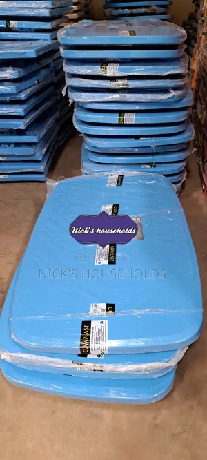 6 Seater Restaurant Plastic Table