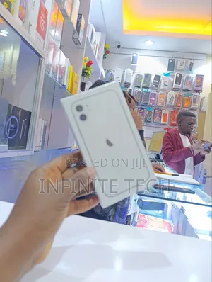 New Apple iPhone 11 128 GB White