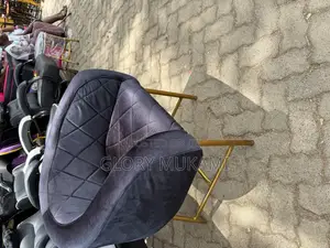 Black Gold Styling Manicure Seat