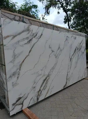 Calacatta Gold Sintered Stone(10.5ft * 5.2ft * 15mm)