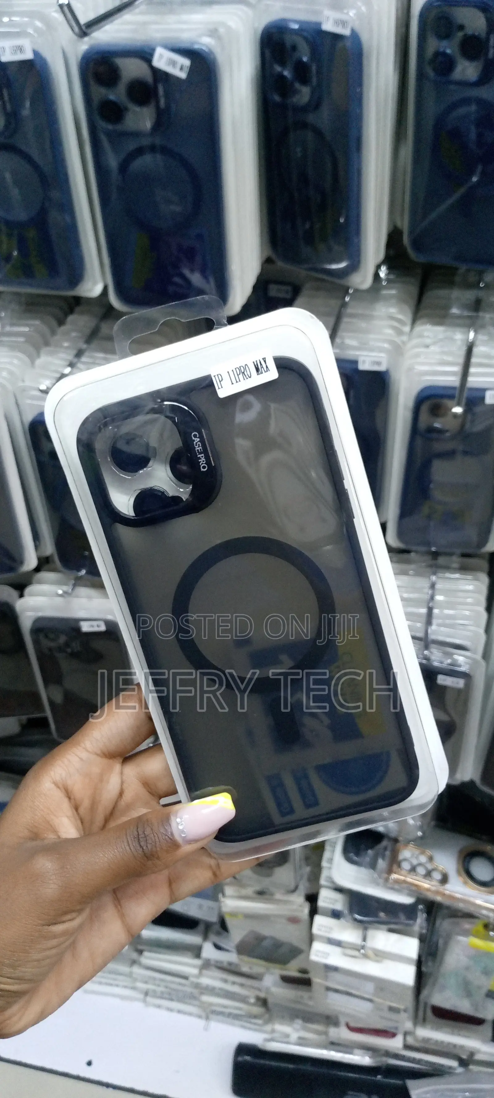 iPhone 11 Pro Max Magsafe Clear Case With Camera Stand/Lens