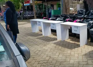 Manicure Table