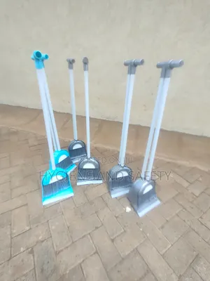 Stand Up Dust Pan and Brush