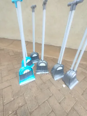 Stand Up Dust Pan and Brush