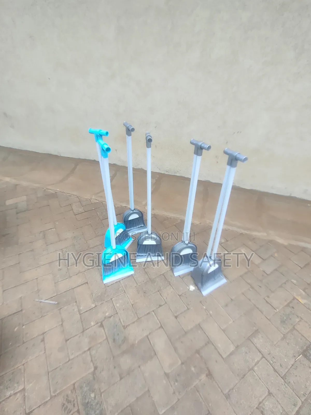Stand Up Dust Pan and Brush
