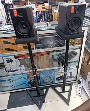 M-audio Bx 5 Monitor, Monitor Stand And Monitor Pads Set