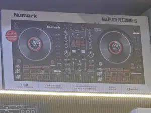 Numark Mixtrack Platinum Fx