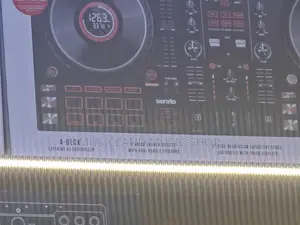 Numark Mixtrack Platinum Fx