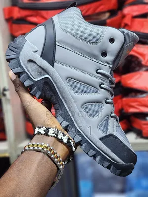 Skyview Smooth Hiking Shoes/Boots