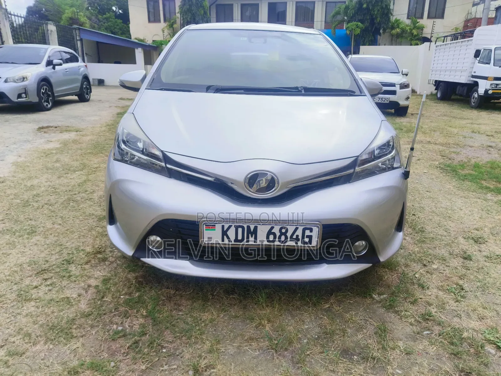 Toyota Vitz 2017 Silver