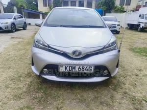 Toyota Vitz 2017 Silver