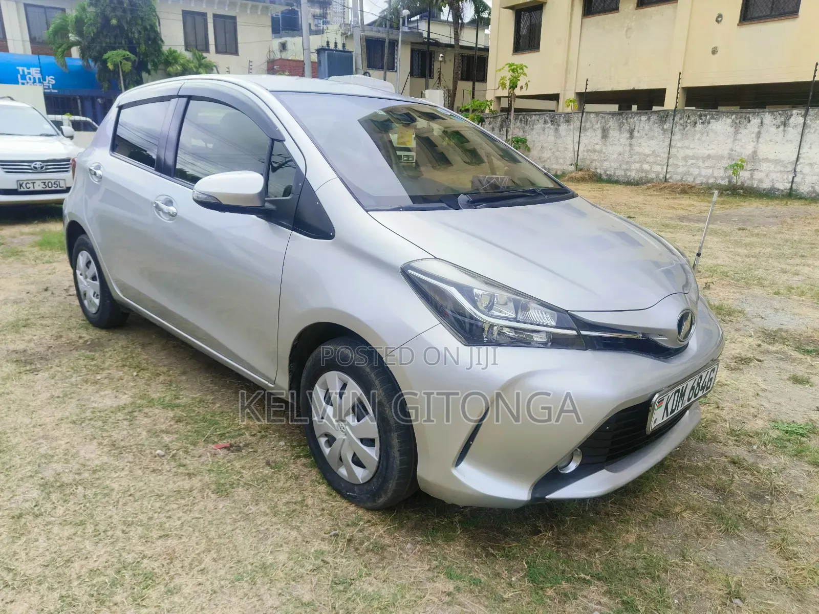 Toyota Vitz 2017 Silver