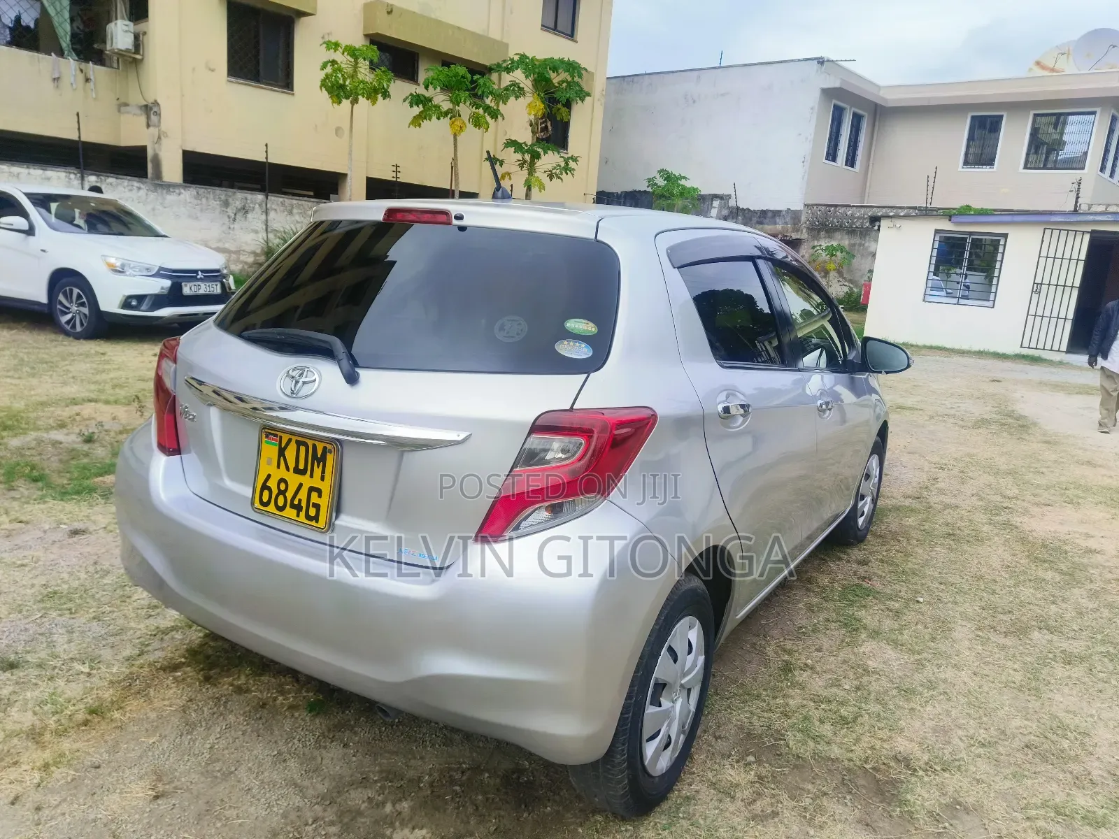 Toyota Vitz 2017 Silver