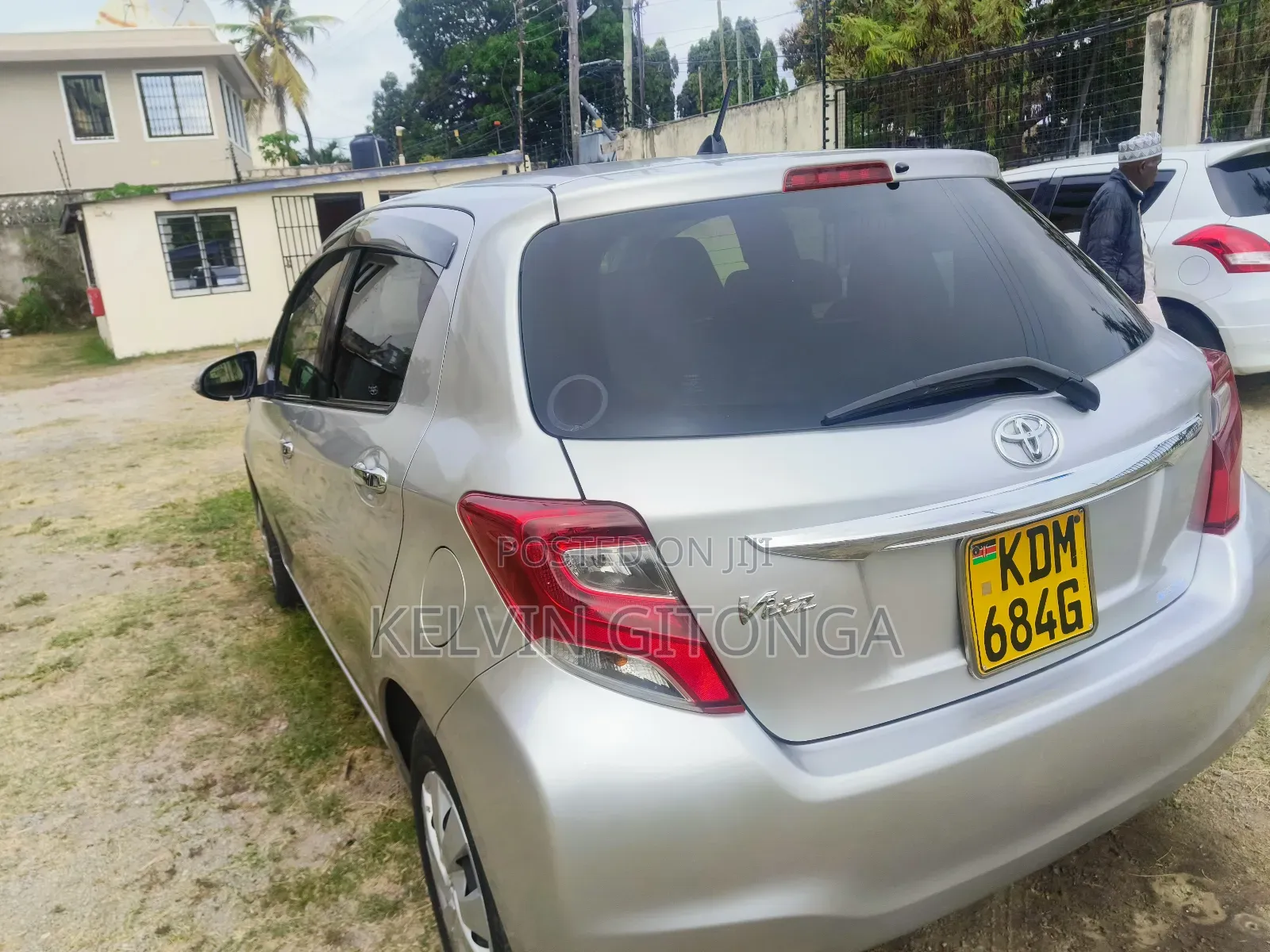 Toyota Vitz 2017 Silver