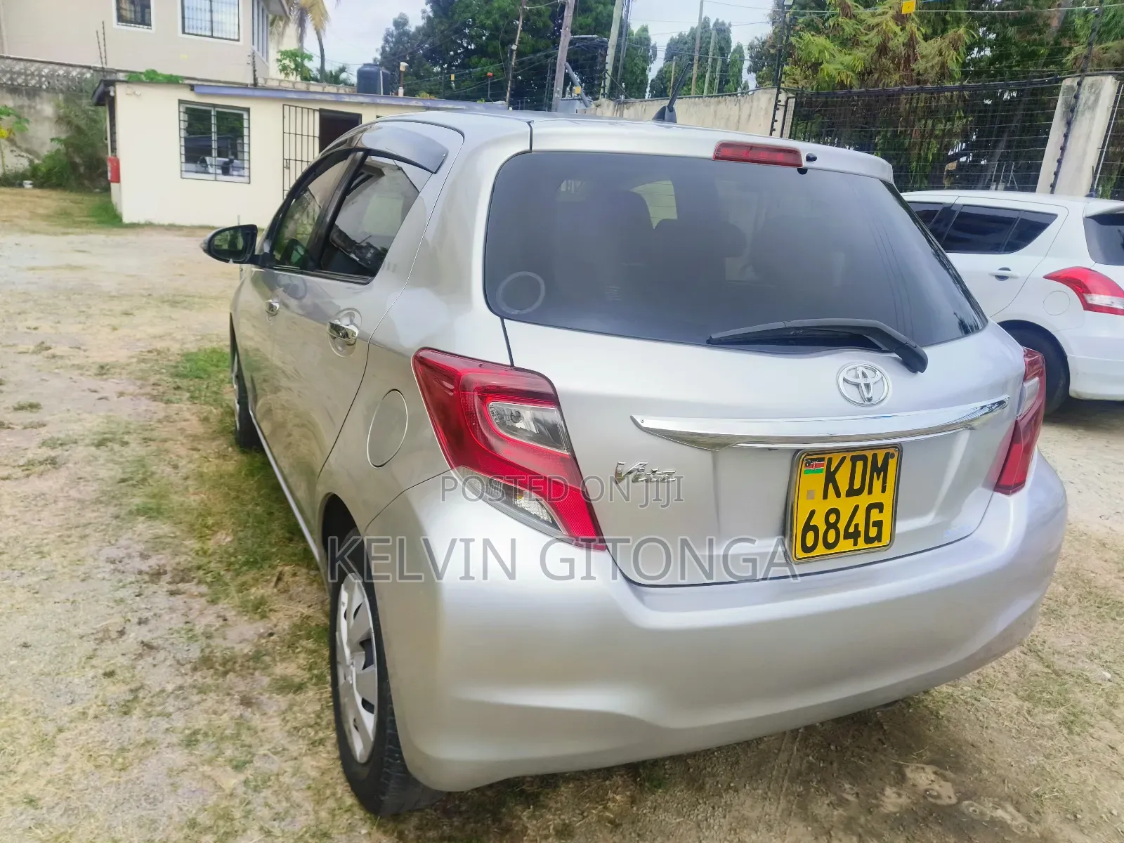 Toyota Vitz 2017 Silver