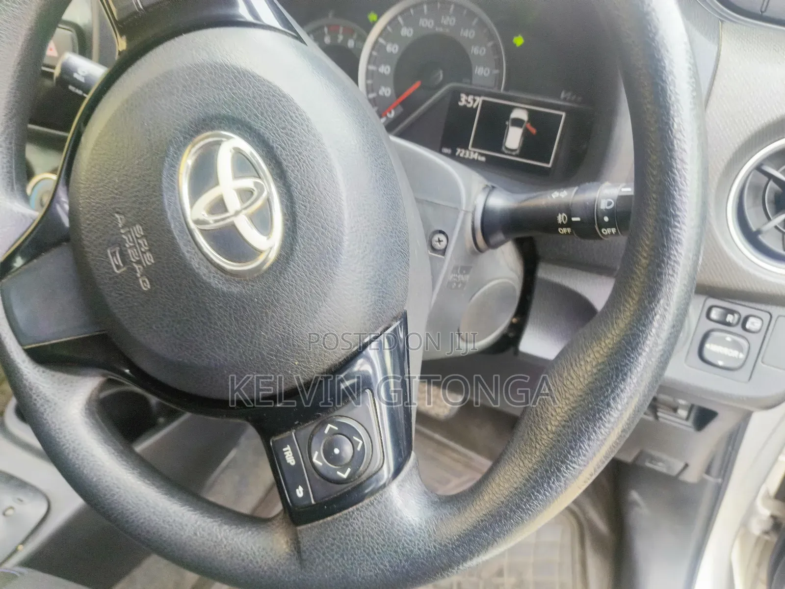 Toyota Vitz 2017 Silver