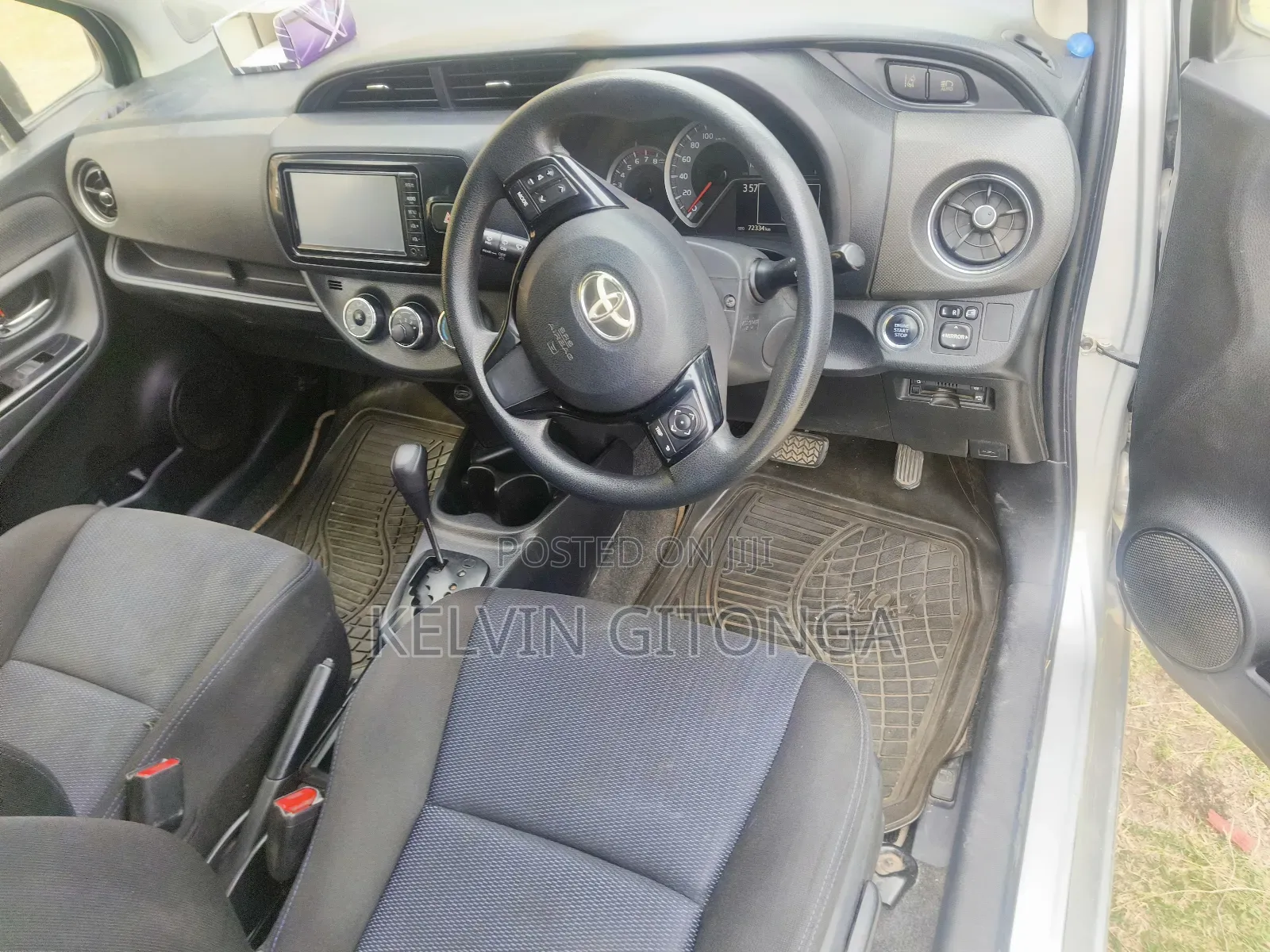 Toyota Vitz 2017 Silver