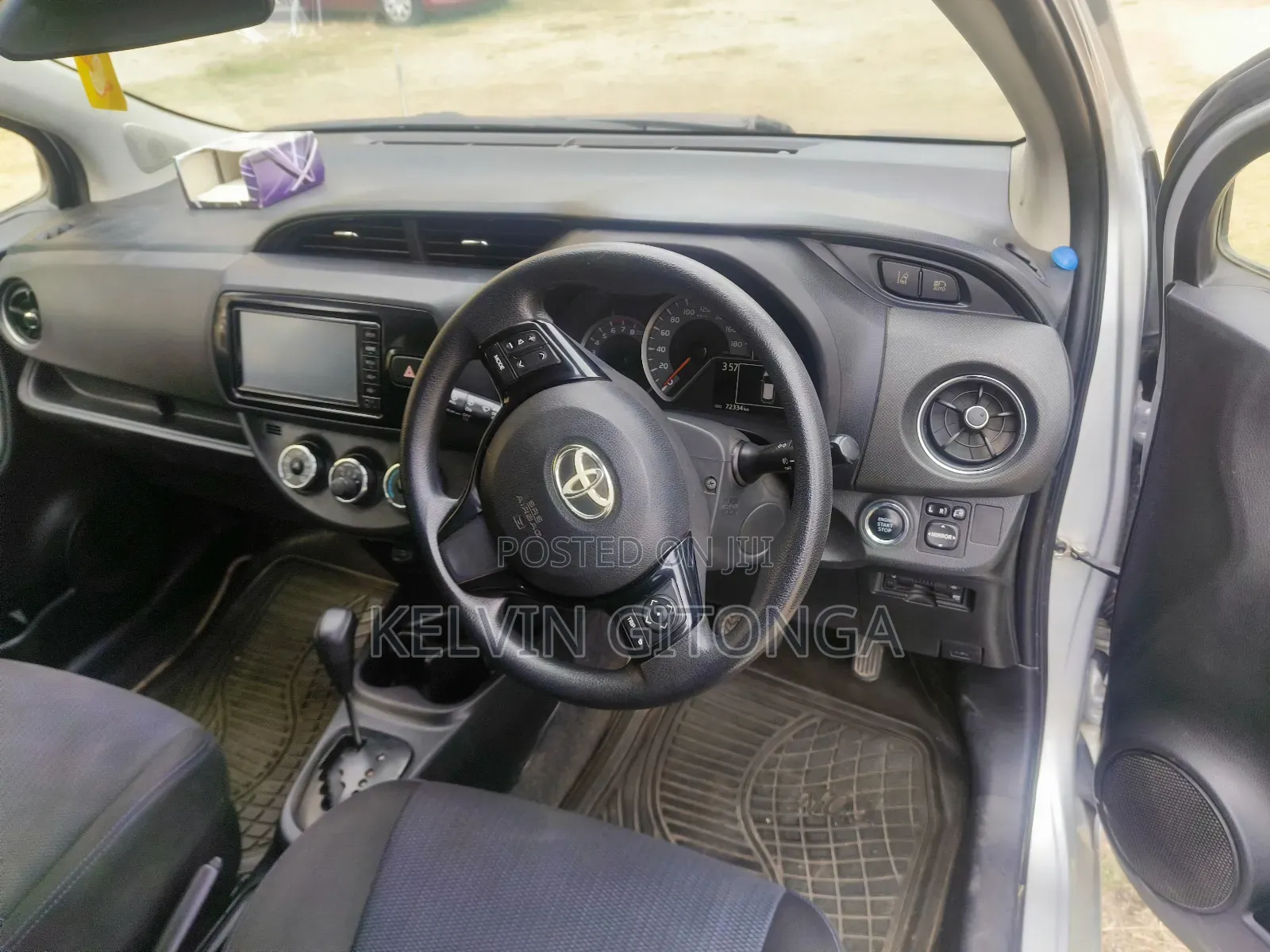 Toyota Vitz 2017 Silver