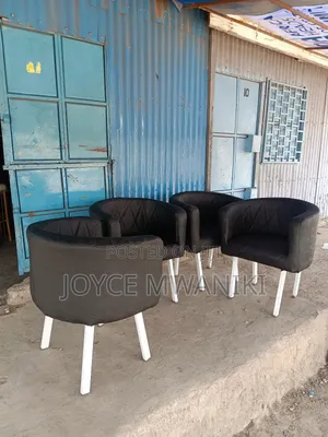 Styling Seats or Hotel Chairs, Black/ White 
