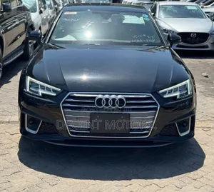 Audi A4 2.0T ultra Premium FWD 2018 Black
