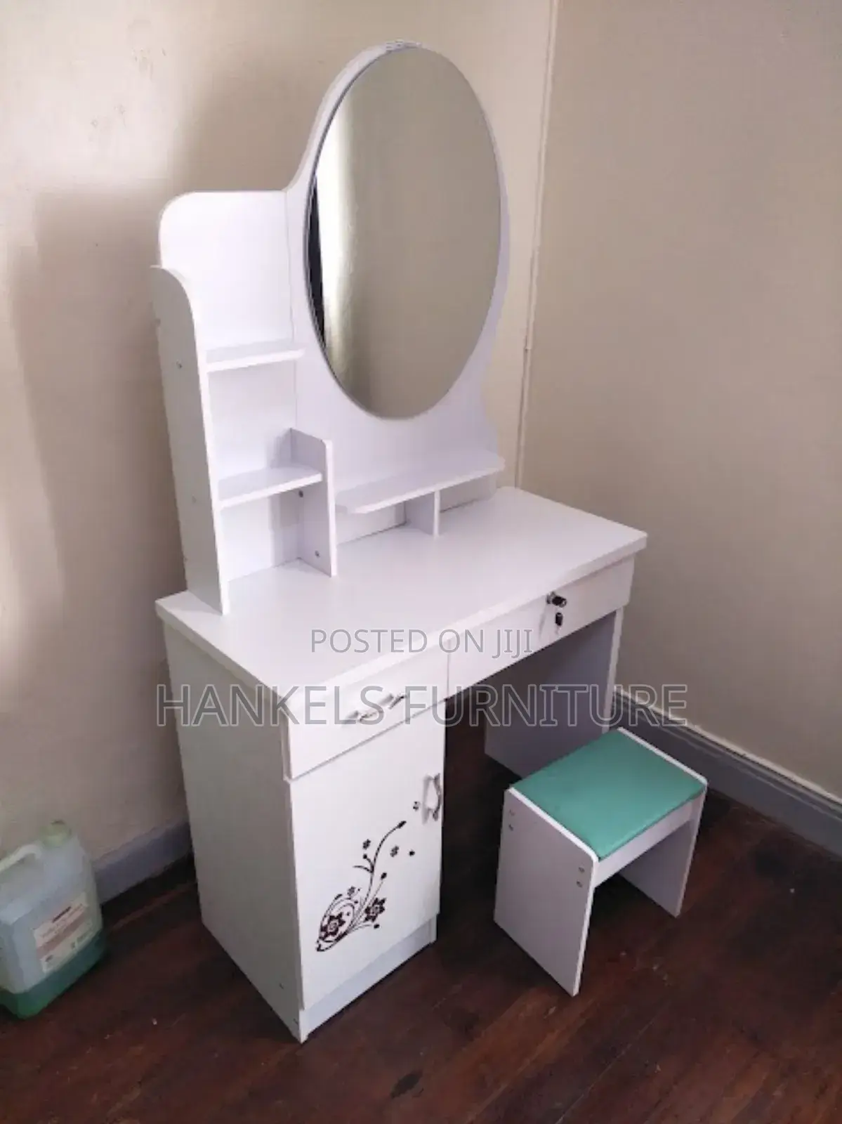 Generic Modern Dressing Table