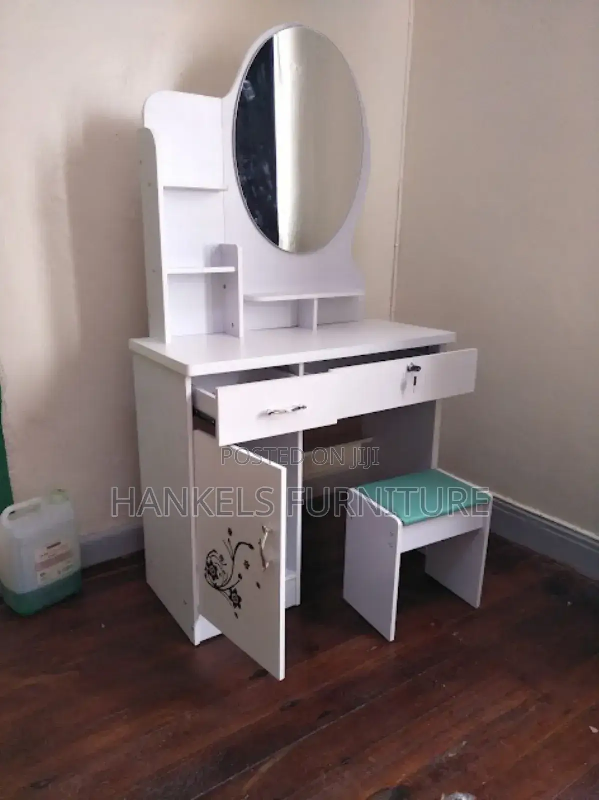 Generic Modern Dressing Table