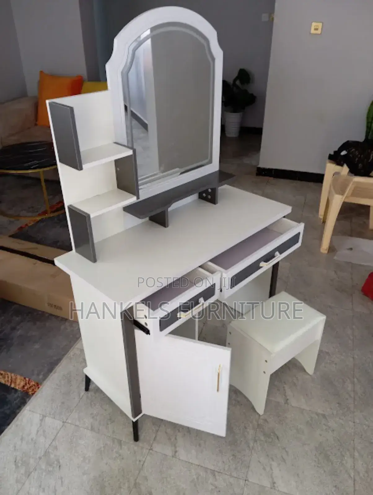Black White Finest Dressing Table