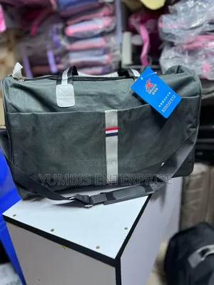 Grey Quality Duffle/Canvas Travel Bags at 1400