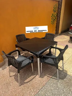 Good Set 4 Chair and 1 Table With Metal Tubing Legs Black