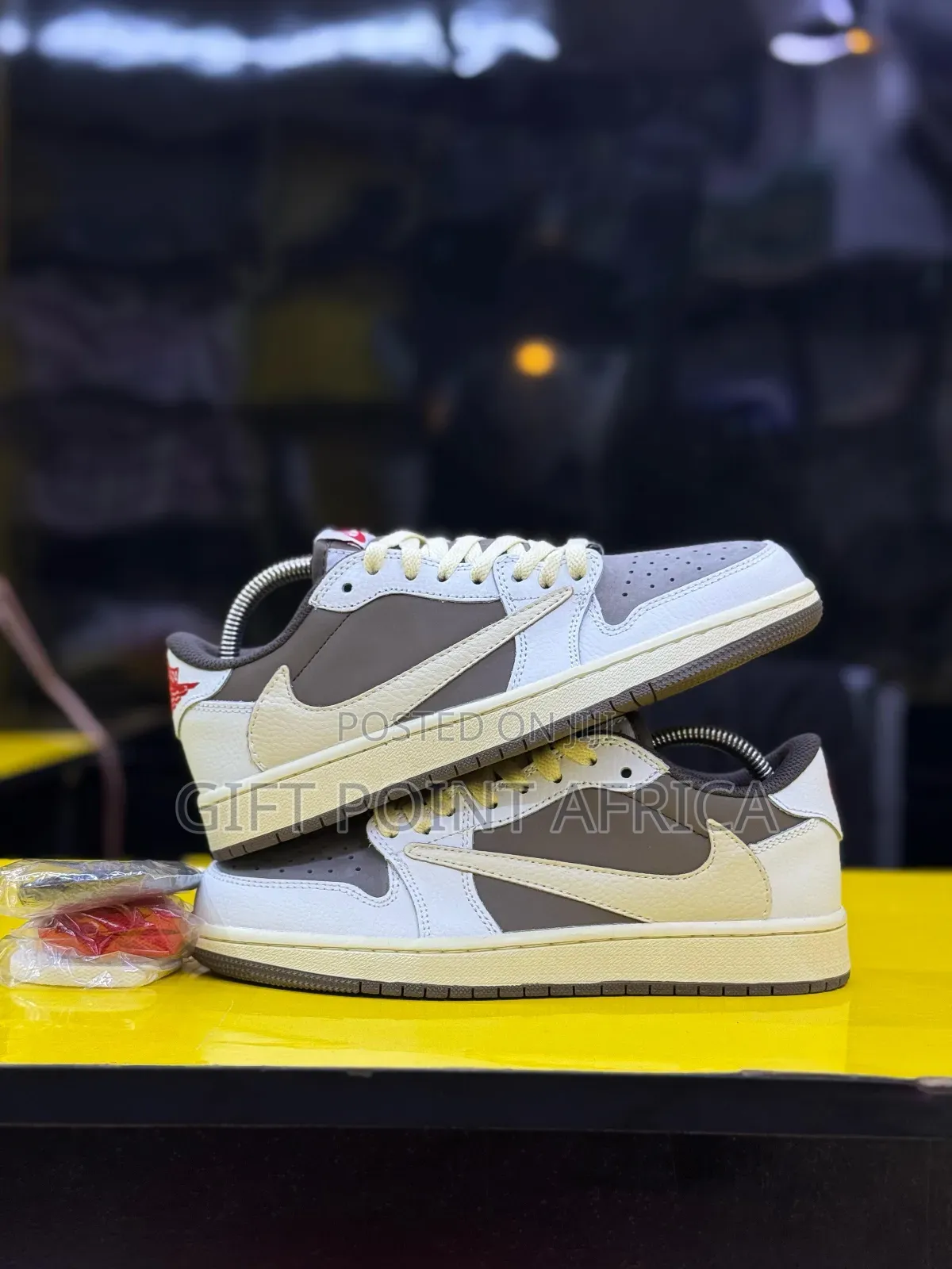 Air Jordan 1 Low X Travis Scott "Reverse Mocha"