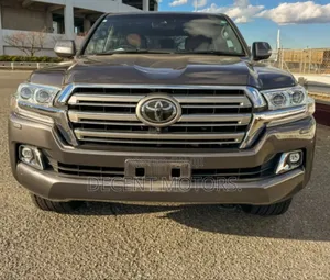 Toyota Land Cruiser 4.6 V8 ZX 2019 Gray