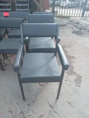 Black Leathered Armed Office Chair